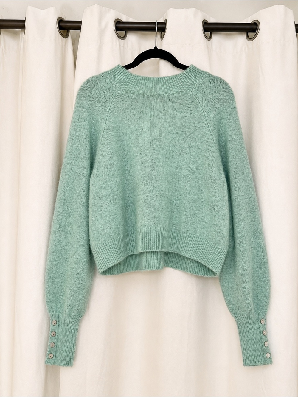 Mi Ami for Francesca’s Mint Green Cropped Sweater Button Cuffs Size L